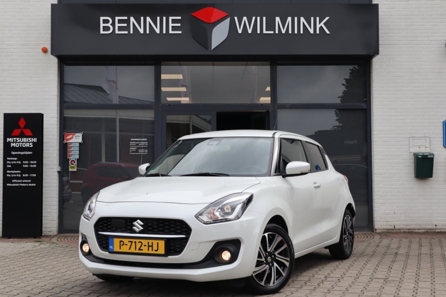 Suzuki Swift - 1.2 Style Hybrid AdaptiveCruise/Keyless/Trekhaak/AllSeasons - AutoWereld.nl