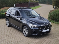 BMW X1 - SDrive18i SportLine Panodak/Navi/Stoelverw/Sportstoelen/HarmanKardon