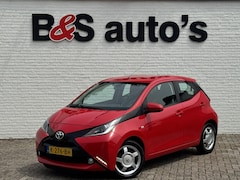 Toyota Aygo - 1.0 VVT-i x-play Airco Achteruitrijcamera Multimedia Bleutooth 15" Lichtmetalen velgen