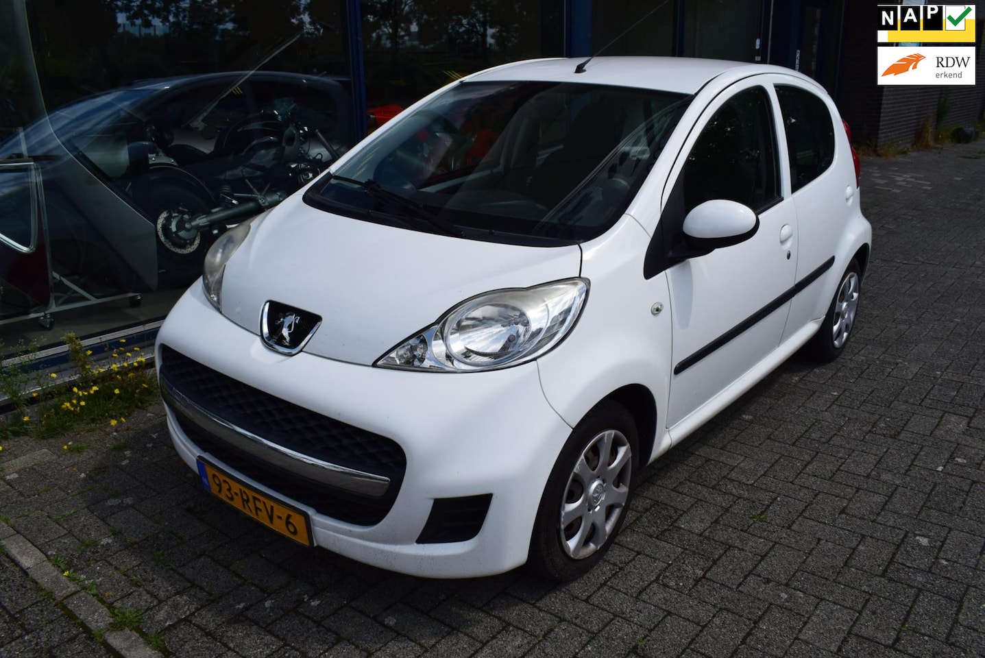 Peugeot 107 - 1.0-12V XS 5 deurs airco - AutoWereld.nl