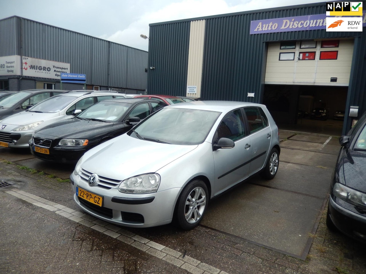 Volkswagen Golf - 1.6 FSI Turijn NAVI // AIRCO - AutoWereld.nl