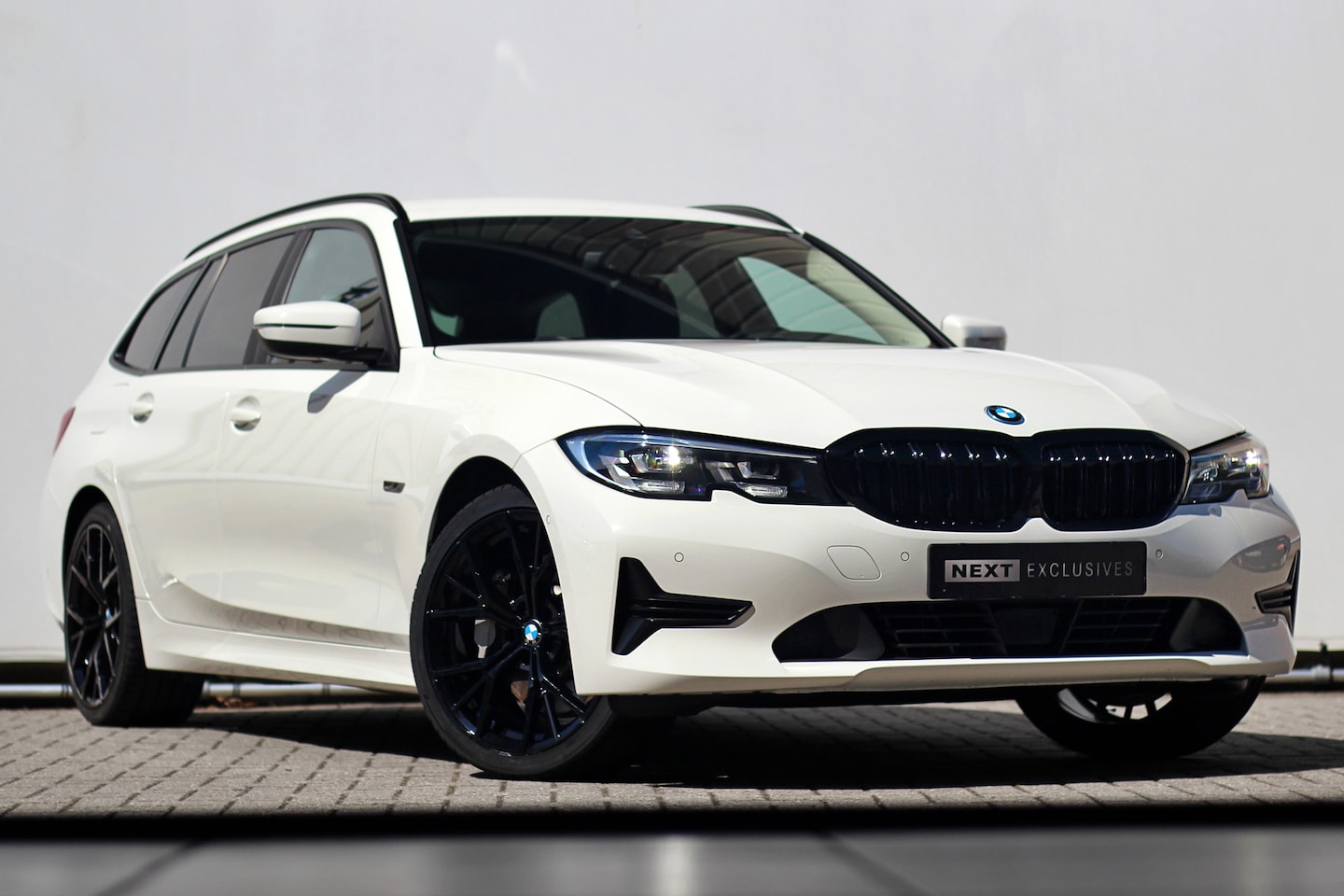 BMW 3-serie Touring - 330e | ACC | Keyless | 19 | Dodehoek | Lane - AutoWereld.nl