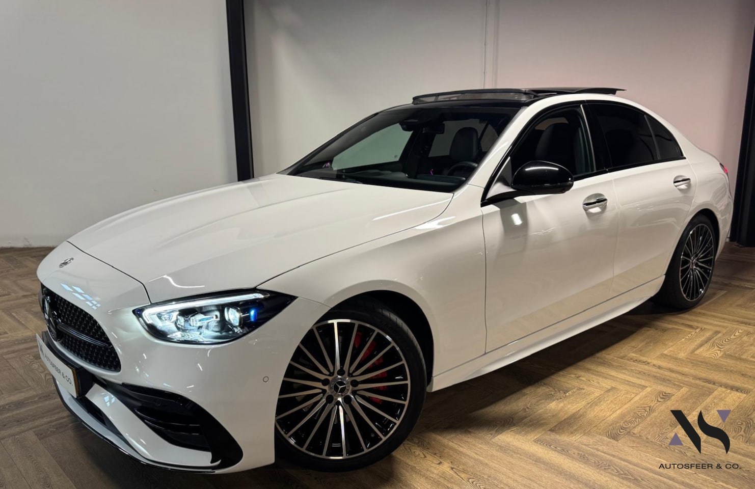 Mercedes-Benz C-klasse - 300 AMG Line KEYLESS PANO 360' VOL' - AutoWereld.nl