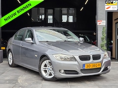 BMW 3-serie - 318i Business Line| PDC|Automaat|Cruise|Navi|NAP