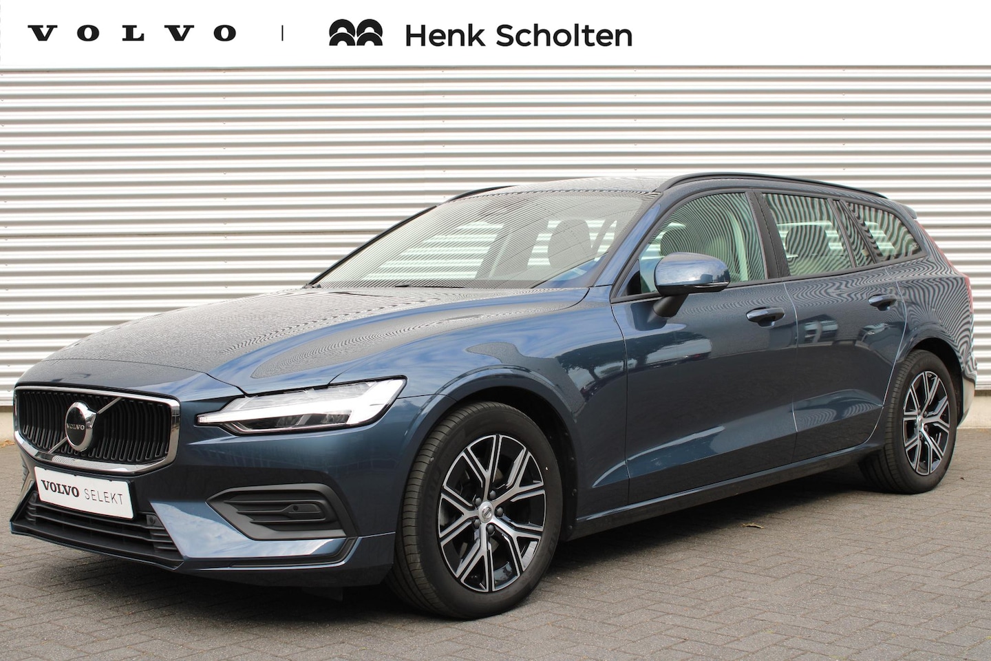 Volvo V60 - B3 Automaat Essential Edition | lichtmetalen velgen 17"| Driver Pack | Voorstoelen Verwarm - AutoWereld.nl