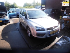 Ford Focus - 2.0-16V Futura 5drs airco navi nap apk