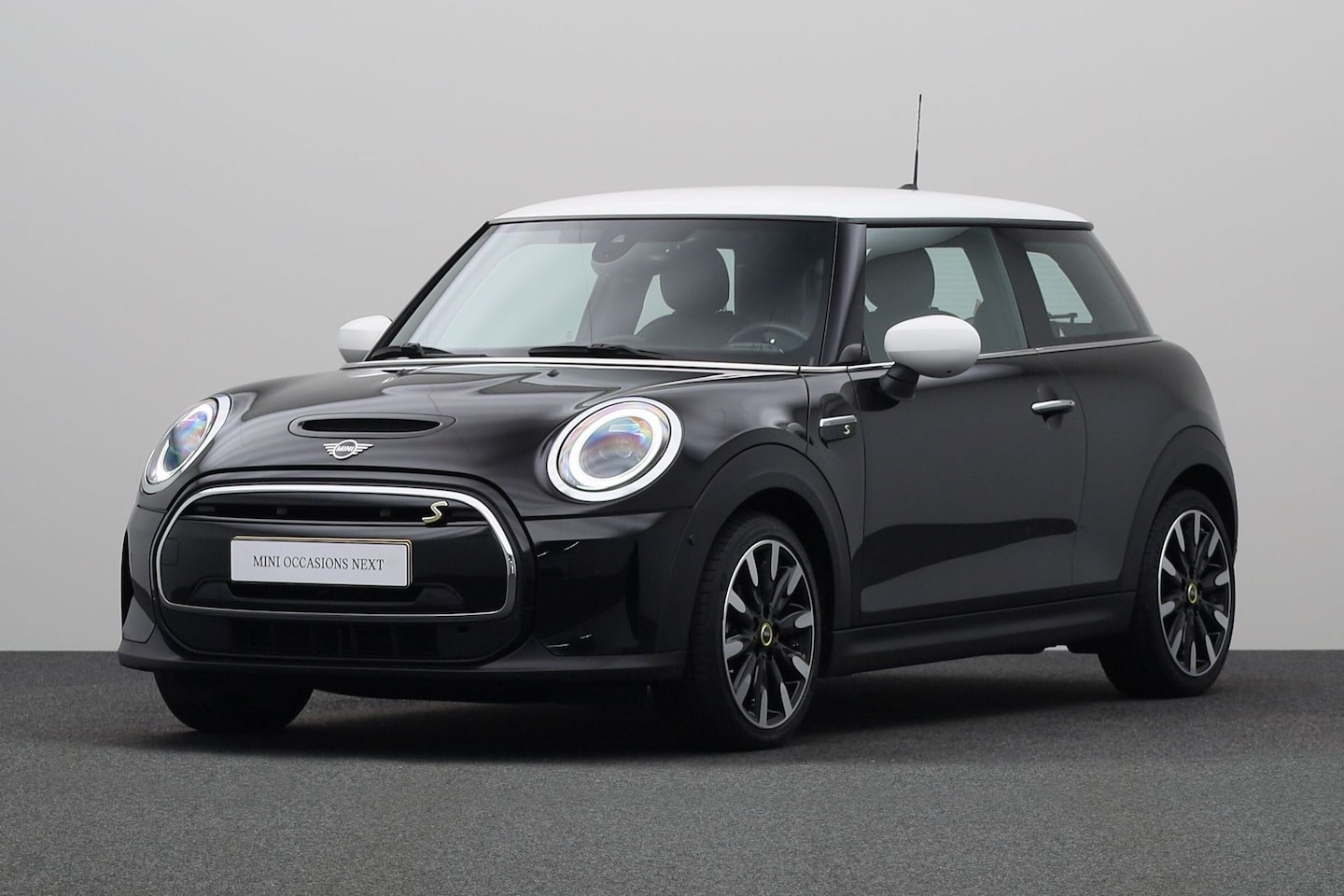 MINI Mini-Electric - Business Edition 33 kWh | Achteruitrijcamera | Stoelverwarming | Comfort Access | Active C - AutoWereld.nl