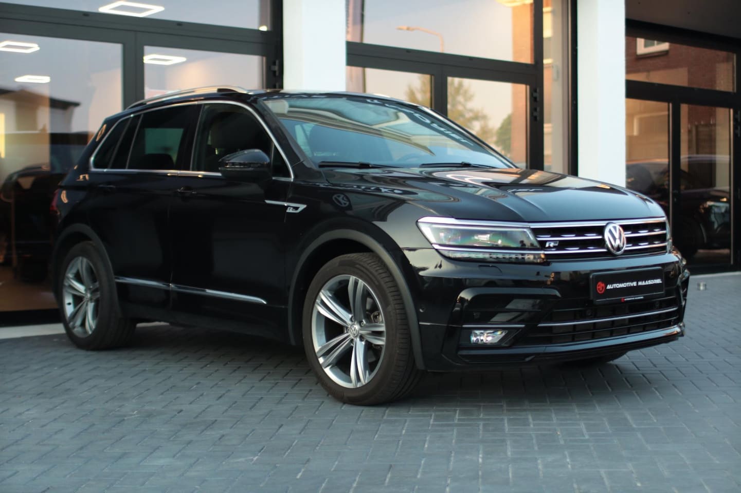 Volkswagen Tiguan - 1.5 TSI ACT |R-line|Pano|Digidash|ACC|Massage|19Inch|Carplay - AutoWereld.nl