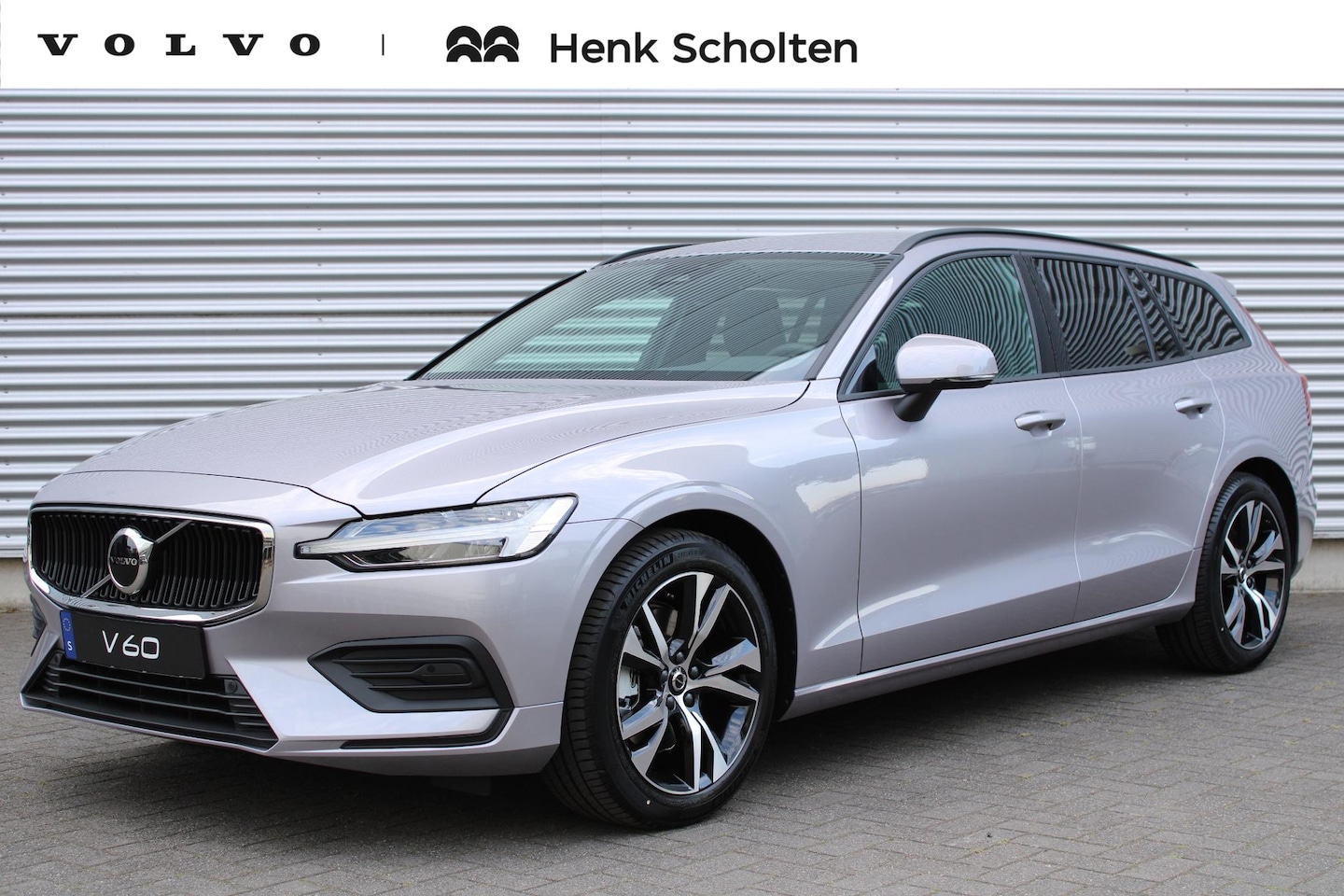 Volvo V60 - 2.0 B4 Essential Edition | Lichtmetalen Velgen 5-Spaaks 18" | Extra Getint Glas | Lederen - AutoWereld.nl