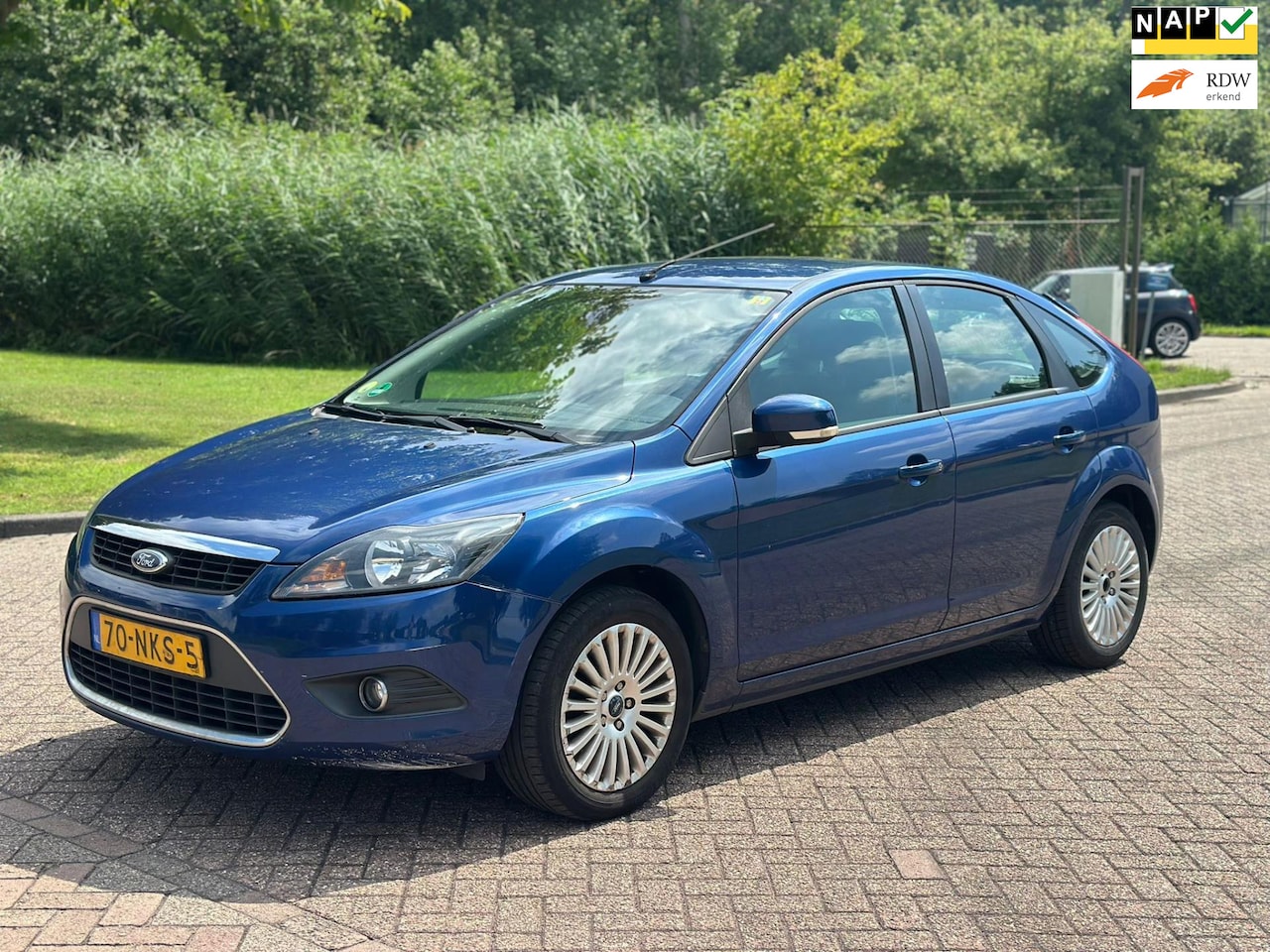 Ford Focus - 1.8 Limited/AIRCO/CRUISE/PARKEERSENS ACHTER/TREKHAAK - AutoWereld.nl