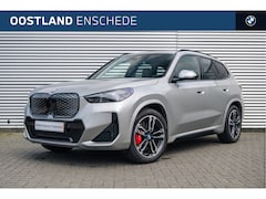BMW iX1 - eDrive20 High Executive M Sport / Panoramadak / Sportstoelen / Adaptieve LED / Comfort Acc