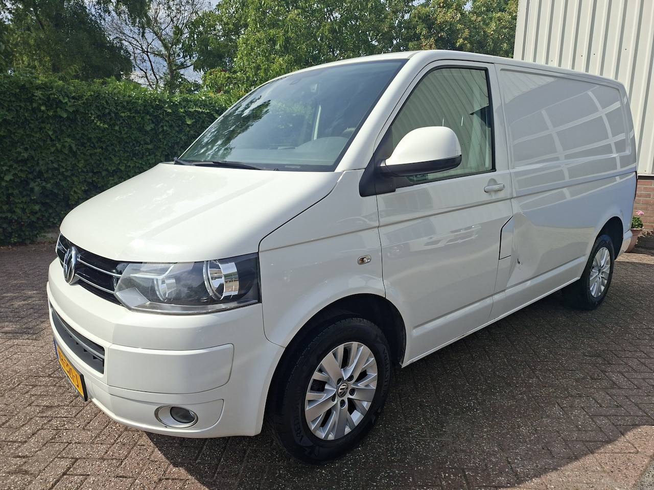 Volkswagen Transporter - 2.0 TDI L1H1 DC 3-ZITS/AIRCO/CRUISE/NAVI/PDC.A/TREKHAAK 84PK - AutoWereld.nl