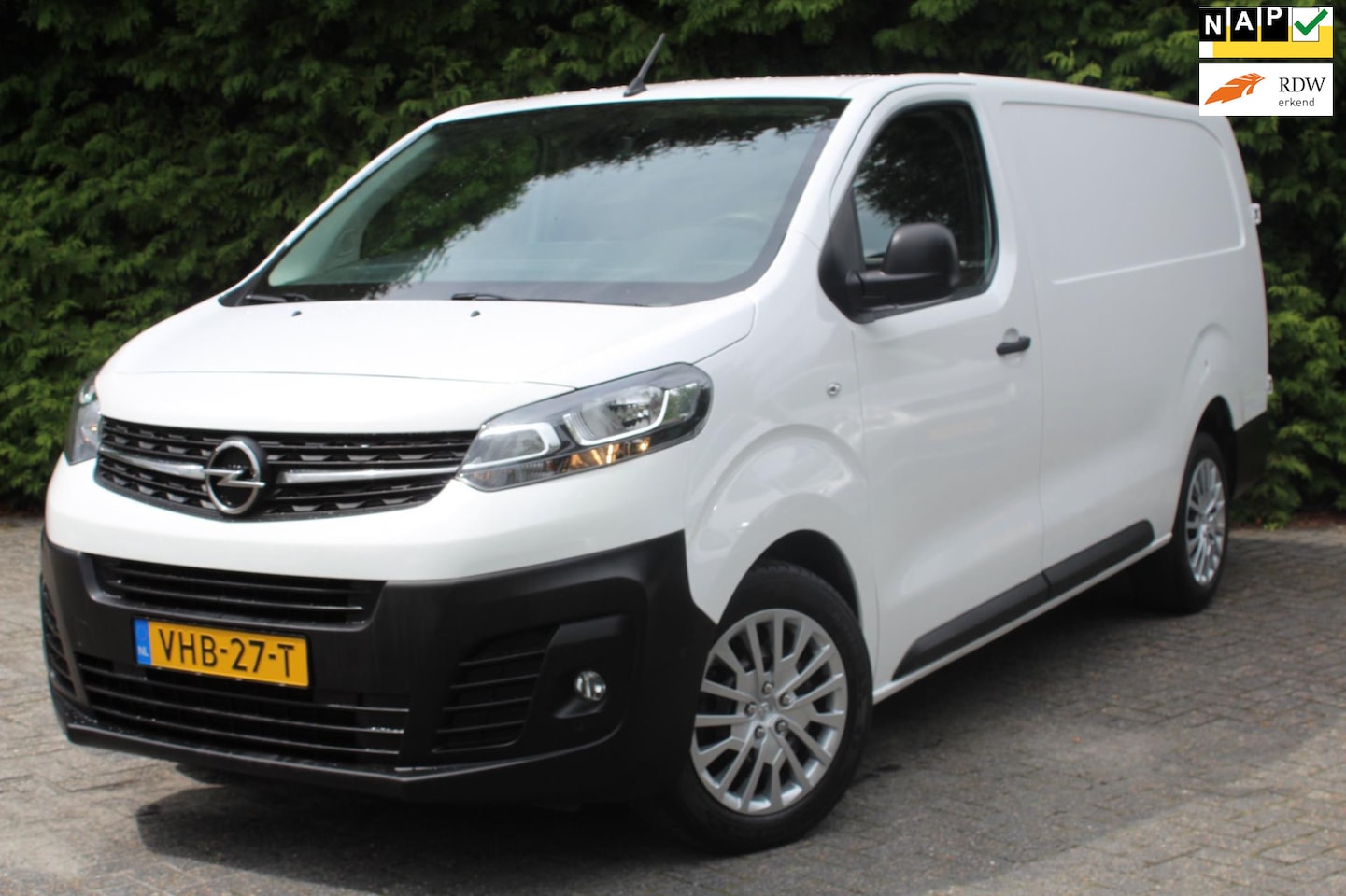 Opel Vivaro - 2.0 CDTI L2H1 Edition 122PK | Automaat | Trekhaak | Parkeercamera | Airco | Navi - AutoWereld.nl