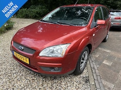 Ford Focus Wagon - 1.6-16V Ambiente