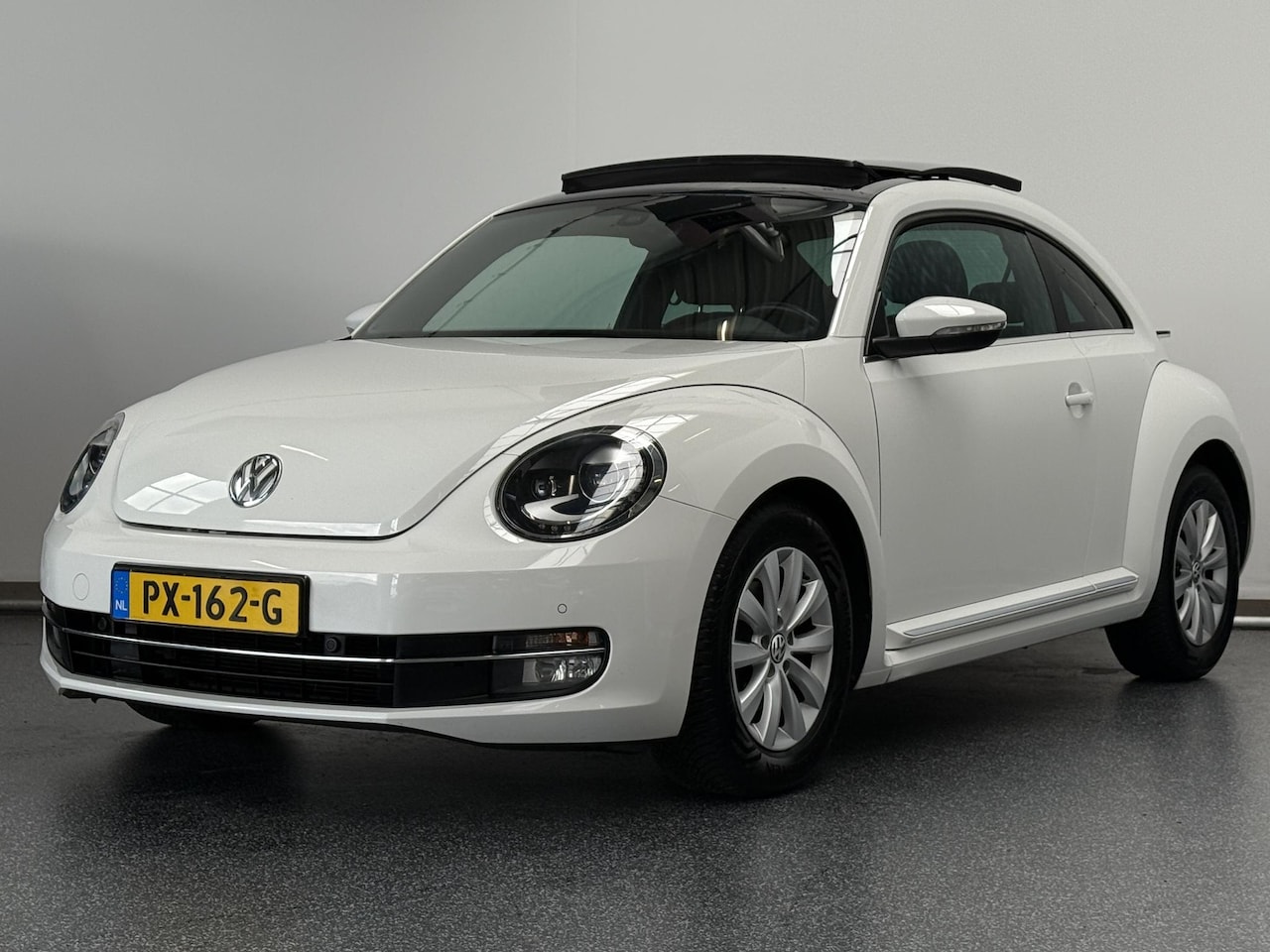 Volkswagen Beetle - 1.2 TSI Design BlueMotion | Schuifdak | Nieuwe ketting | Stoelverwarming - AutoWereld.nl