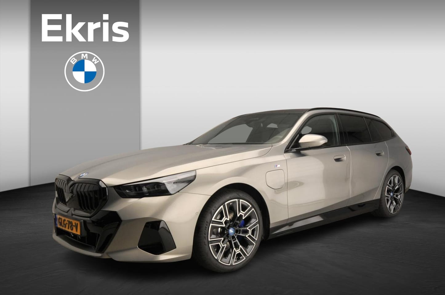 BMW 5-serie Touring - 530e | M-Sportpakket | LED | Leder | HUD | Schuifdak | Trekhaak | Comfortzetels | DAB | Bo - AutoWereld.nl