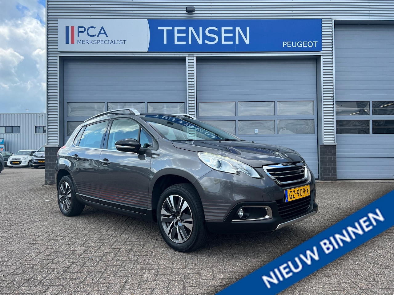 Peugeot 2008 - 1.2 82PK PureTech Urban Cross | Climate control | Trekhaak | Bluetooth | Navigatie | - AutoWereld.nl