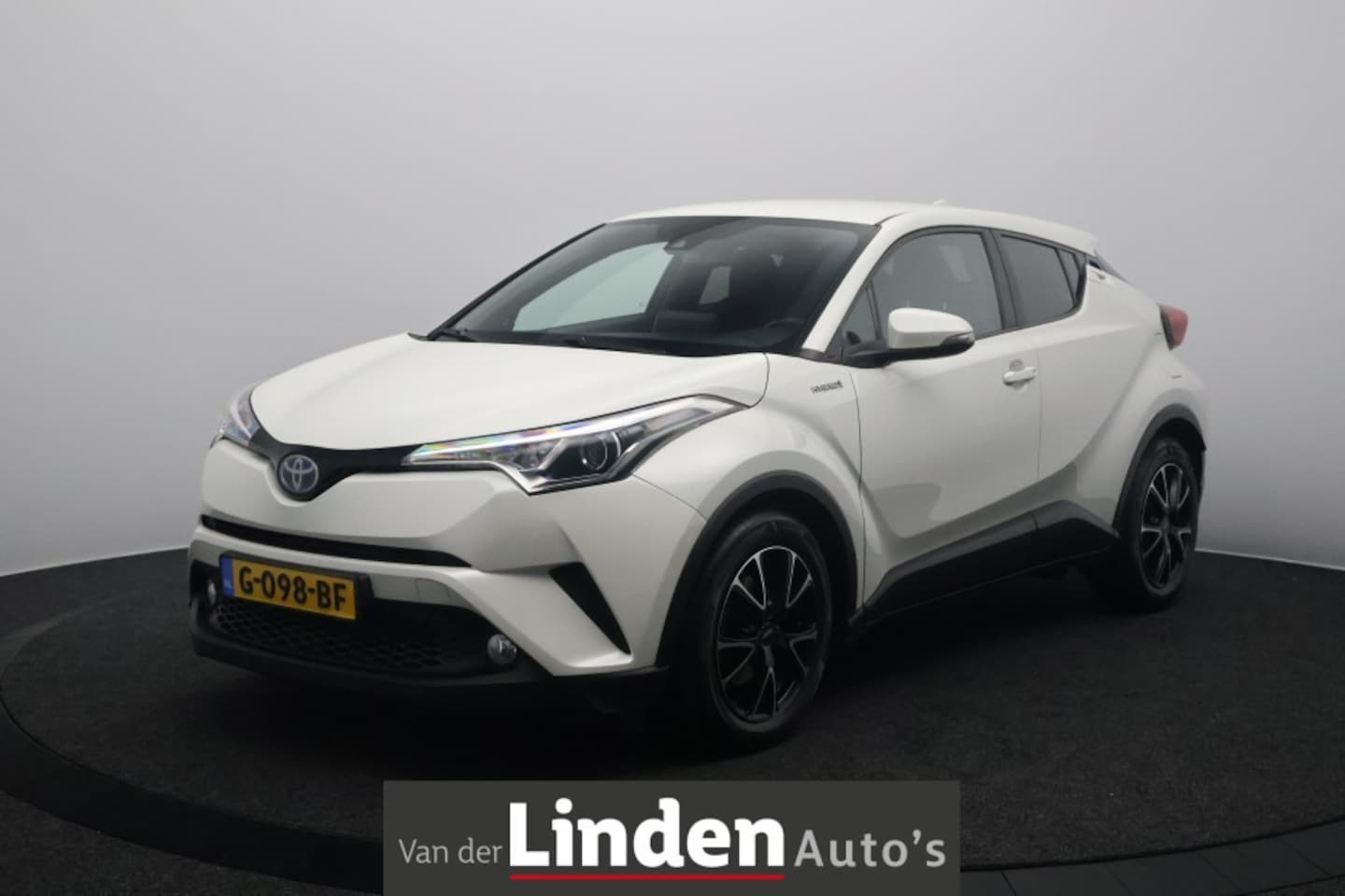 Toyota C-HR - 1.8 Hybrid Dynamic | Trekhaak | Navigatie | Camera - AutoWereld.nl