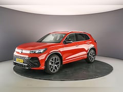 Volkswagen Tiguan - R-Line Business 1.5 eTSI 150pk DSG Automaat Adaptive cruise control, 360 camera, Harman Ka