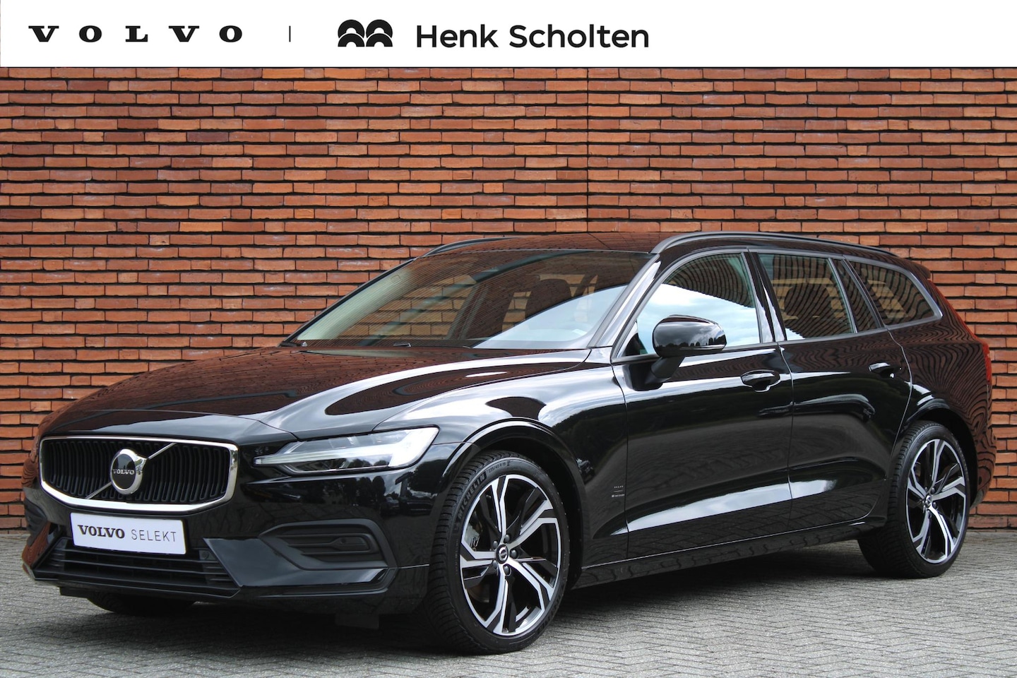 Volvo V60 - B4 Automaat Essential Edition | Adaptieve Cruise Control Met Pilot Assist | Verwarmbare Vo - AutoWereld.nl