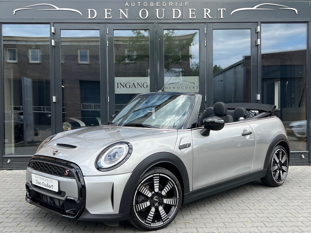 MINI Cabrio - Mini 1.5 Cooper Classic AUT. CAMERA / CARPLAY / LED / 2024 - AutoWereld.nl