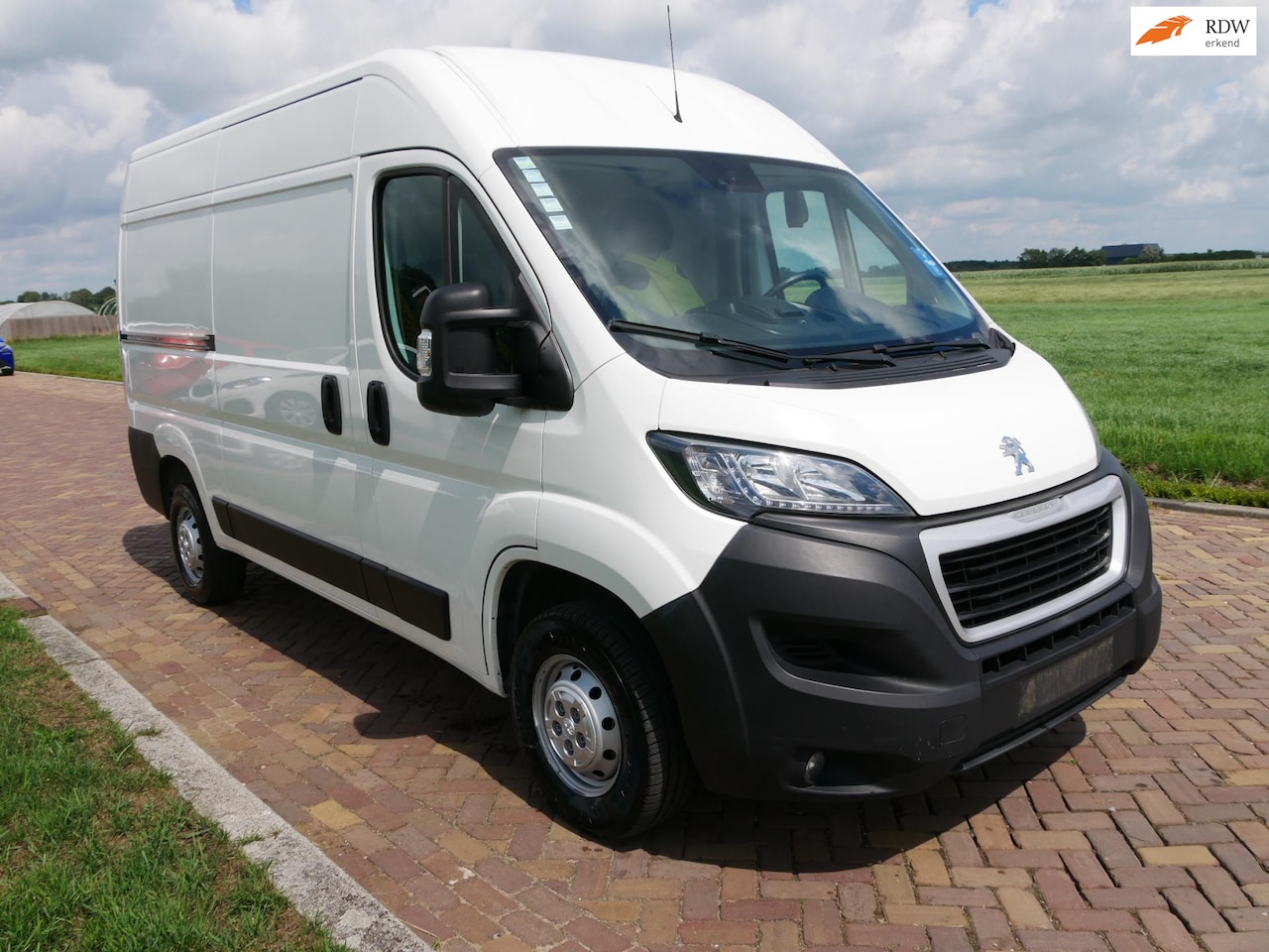 Peugeot Boxer - 335 2.2 BlueHDi 165 L2H2 Asphalt NAVI AC 3-SEATS ** 10999 EX BTW ** - AutoWereld.nl