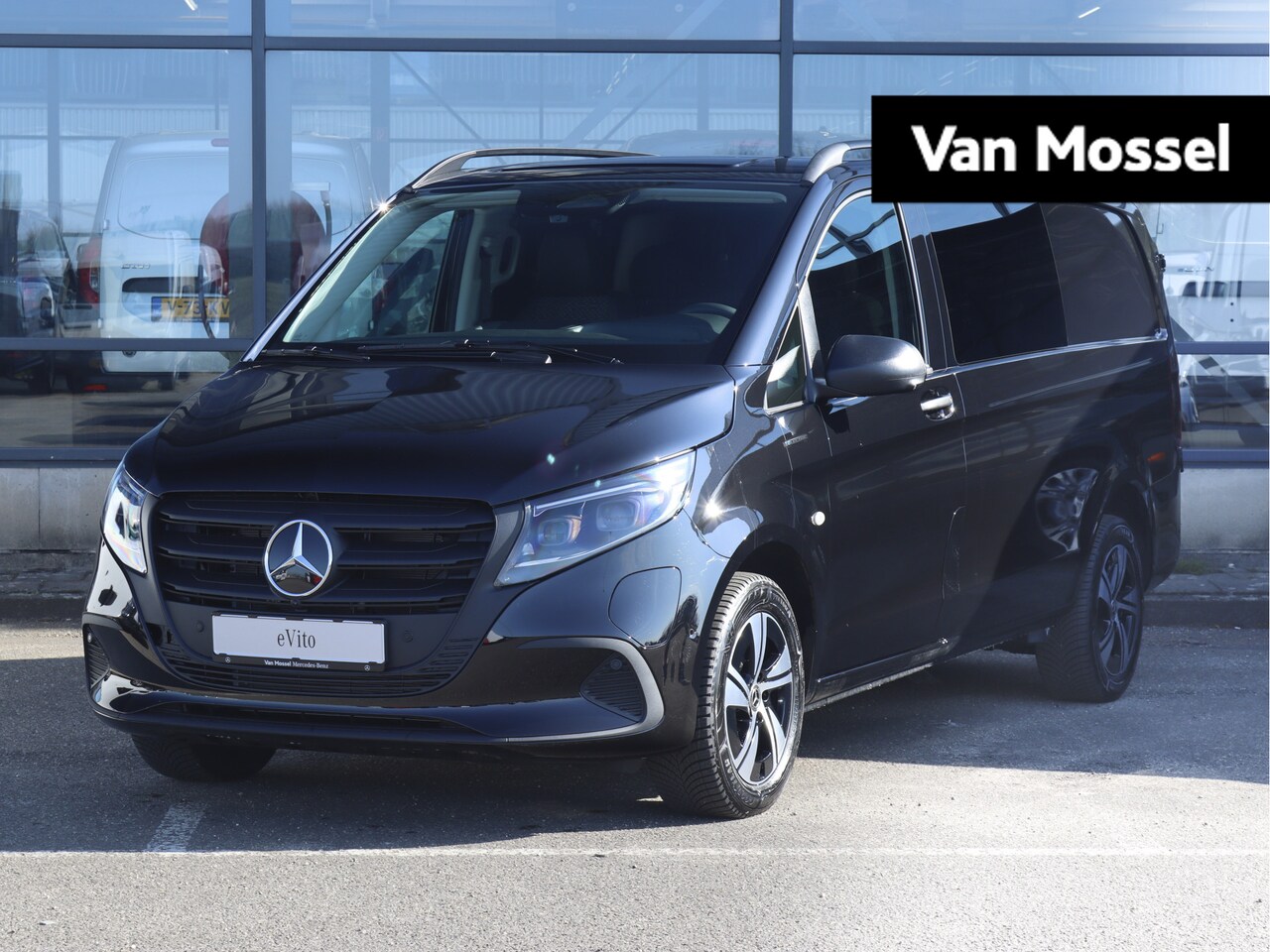 Mercedes-Benz eVito - eVito Dubbel Cabine Lang 66 kWh . - AutoWereld.nl