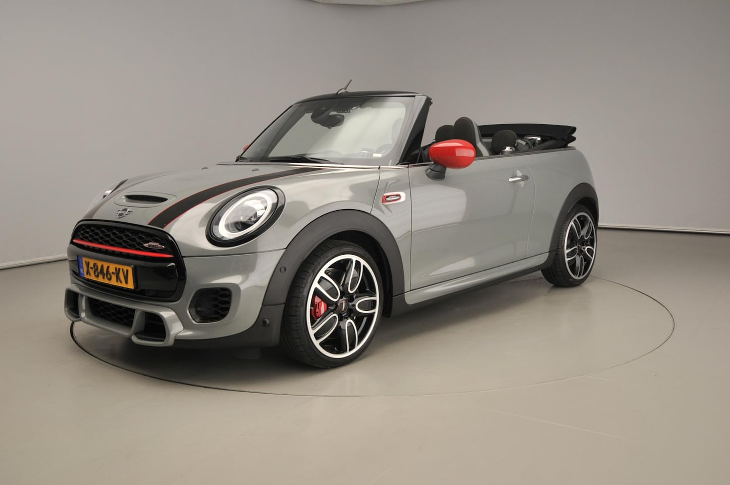 MINI Cabrio - John Cooper Works JCW Sportstoelen / PDC / Head-up / Harman Kardon / LED / Camera / Alu wi - AutoWereld.nl
