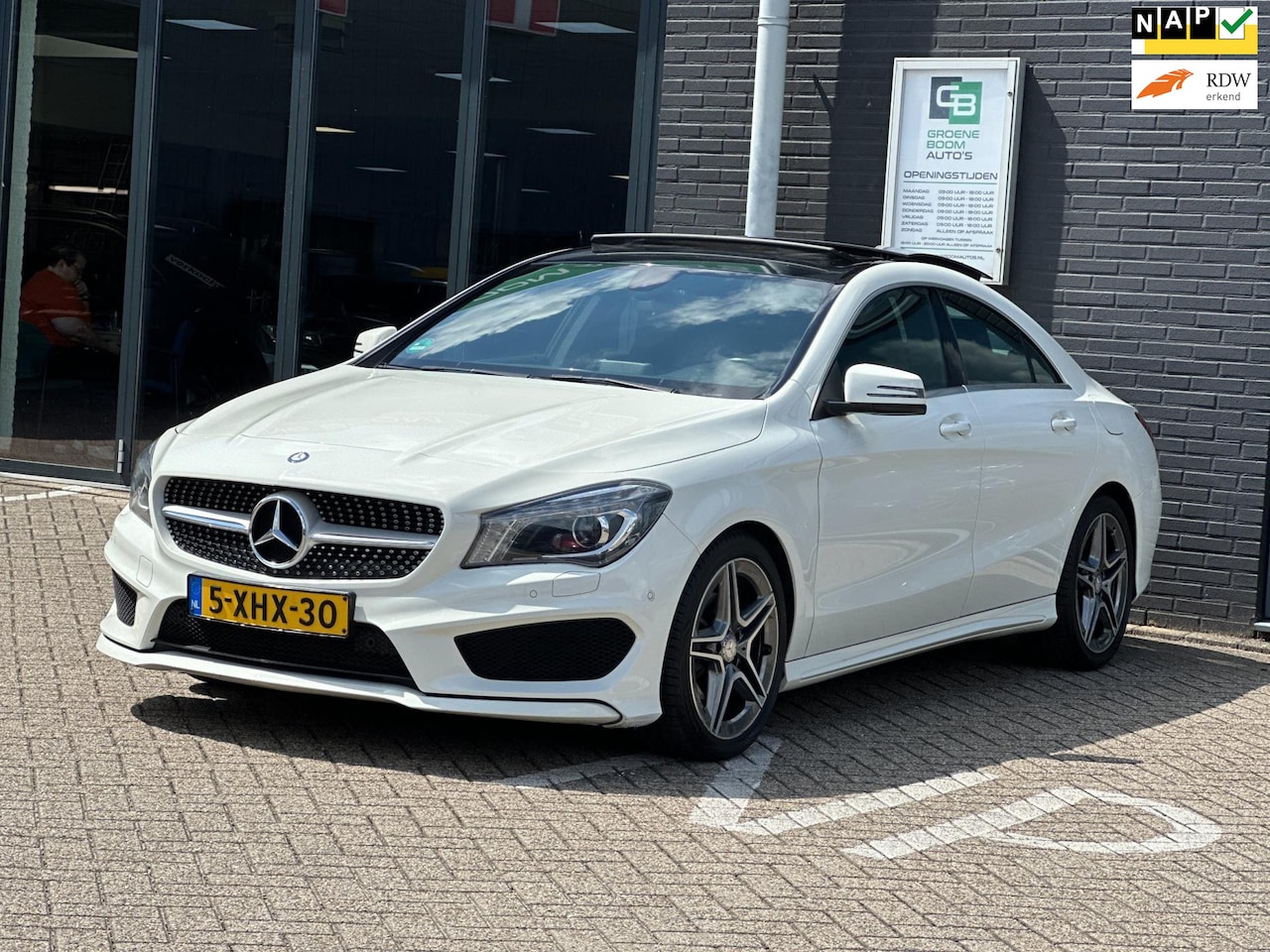 Mercedes-Benz CLA-Klasse - 180 Ambition/2E EIG/PANO-DAK/NAVI/AUTOMAAT/NETTE STAAT!! - AutoWereld.nl