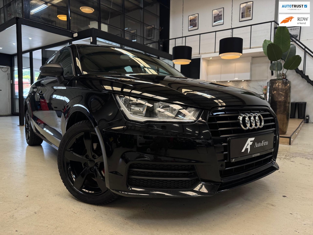 Audi A1 Sportback - 1.0 TFSI Black edition Facelift Nette auto Lage km Dealer onderhouden Bluetooth Parkeersen - AutoWereld.nl