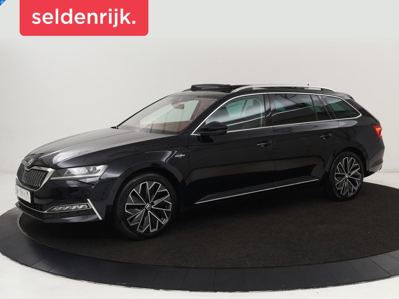 Skoda Superb - 1.4 TSI iV Laurin & Klement | Panoramadak | Stoelventilatie | Trekhaak | Leder | Adaptive - AutoWereld.nl