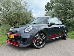 MINI John Cooper Works - 2.0 GP 2612 / Automaat / Sportstoelen / Navigatie / 18"LM Velgen / Achteruitrij Camera /