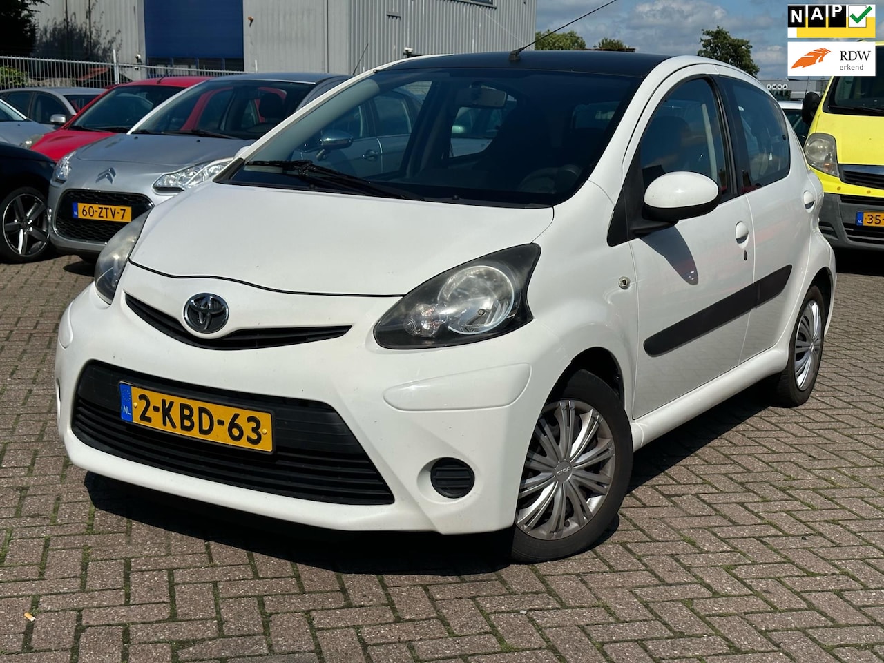 Toyota Aygo - 1.0 VVT-i Comfort | AC | Navi - AutoWereld.nl