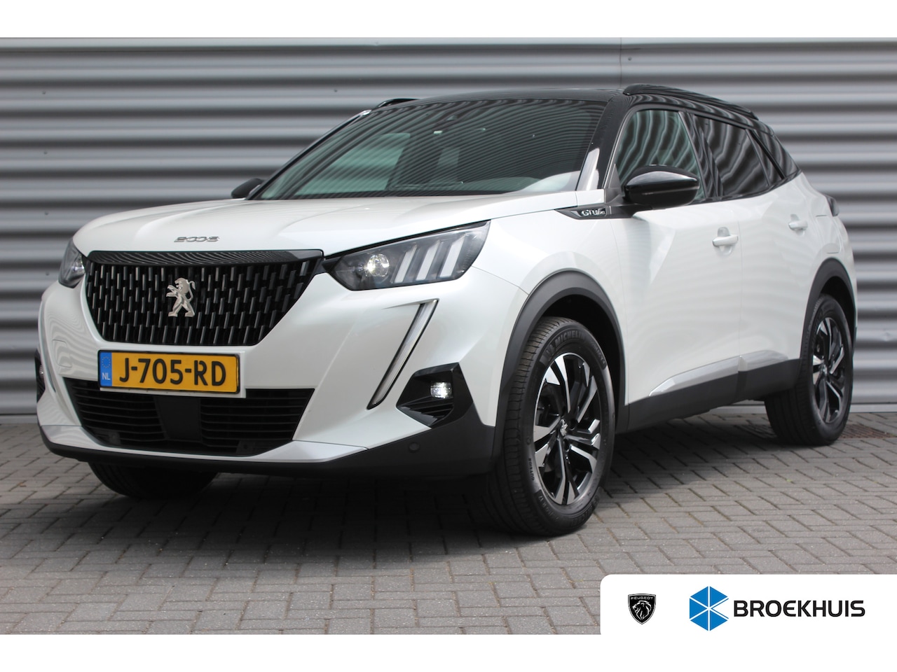 Peugeot 2008 - 1.2 PURETECH 130PK GT PACK AUTOMAAT / NAVI / LEDER / CLIMA / PDC / 17" LMV / CAMERA / PANO - AutoWereld.nl