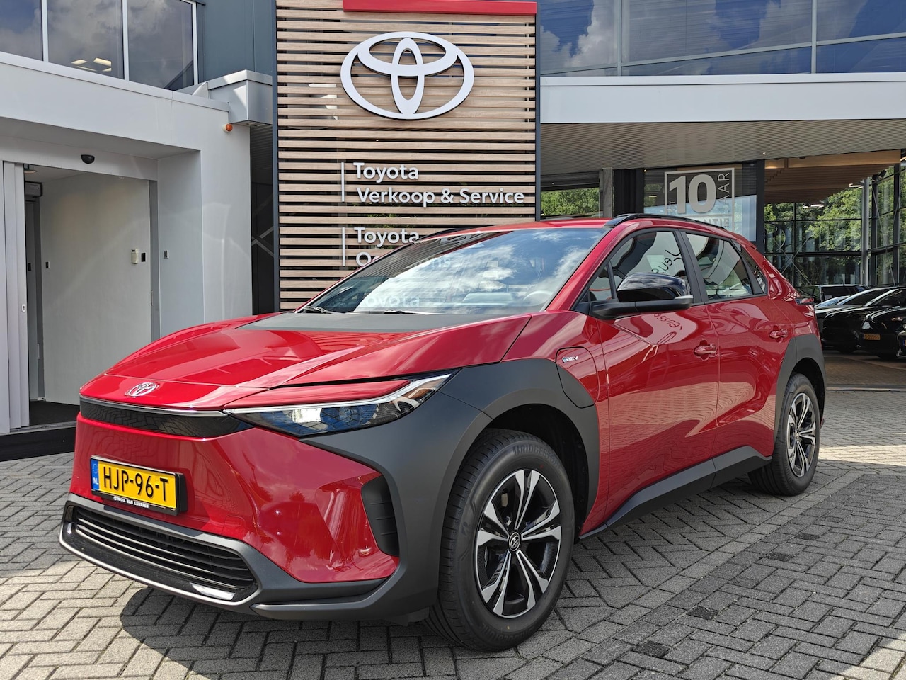 Toyota bZ4X - 71 KWH NIEUW VOORRAAD WARMTEPOMP 3-FASE 150 kW-LADEN CAMERA KEYLESS CLOUD-NAVI AD-CRUISE A - AutoWereld.nl