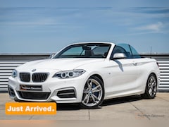 BMW 2-serie Cabrio - M235i Executive | 42.000KM | 6-Speed | Harman/Kardon | Adaptive Dampers | Navigation Profe