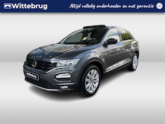 Volkswagen T-Roc - 1.5 TSI Sport / Panorama dak / 17 Inch / DSG / 150PK / Stoelverwarming / side Assist
