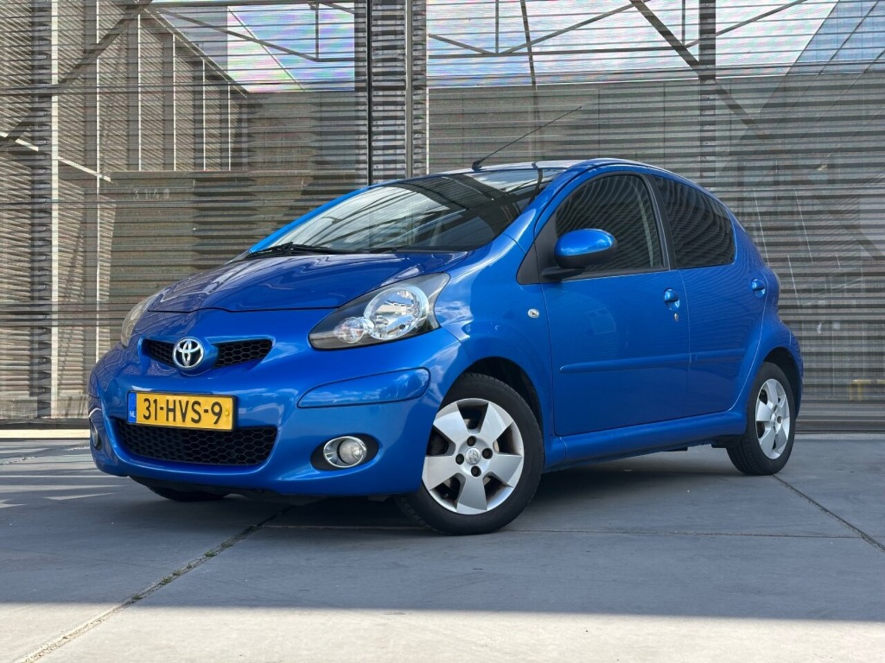 Toyota Aygo - 1.0-12V DYNAMIC BLUE AIRCO/LM VELGEN APK 29-4-2026 !! - AutoWereld.nl
