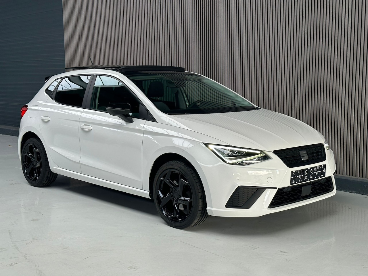 SEAT Ibiza - 1.0 TSI Style Seat Ibiza 1.0 TSI Automaat Pano Camera Navi - AutoWereld.nl