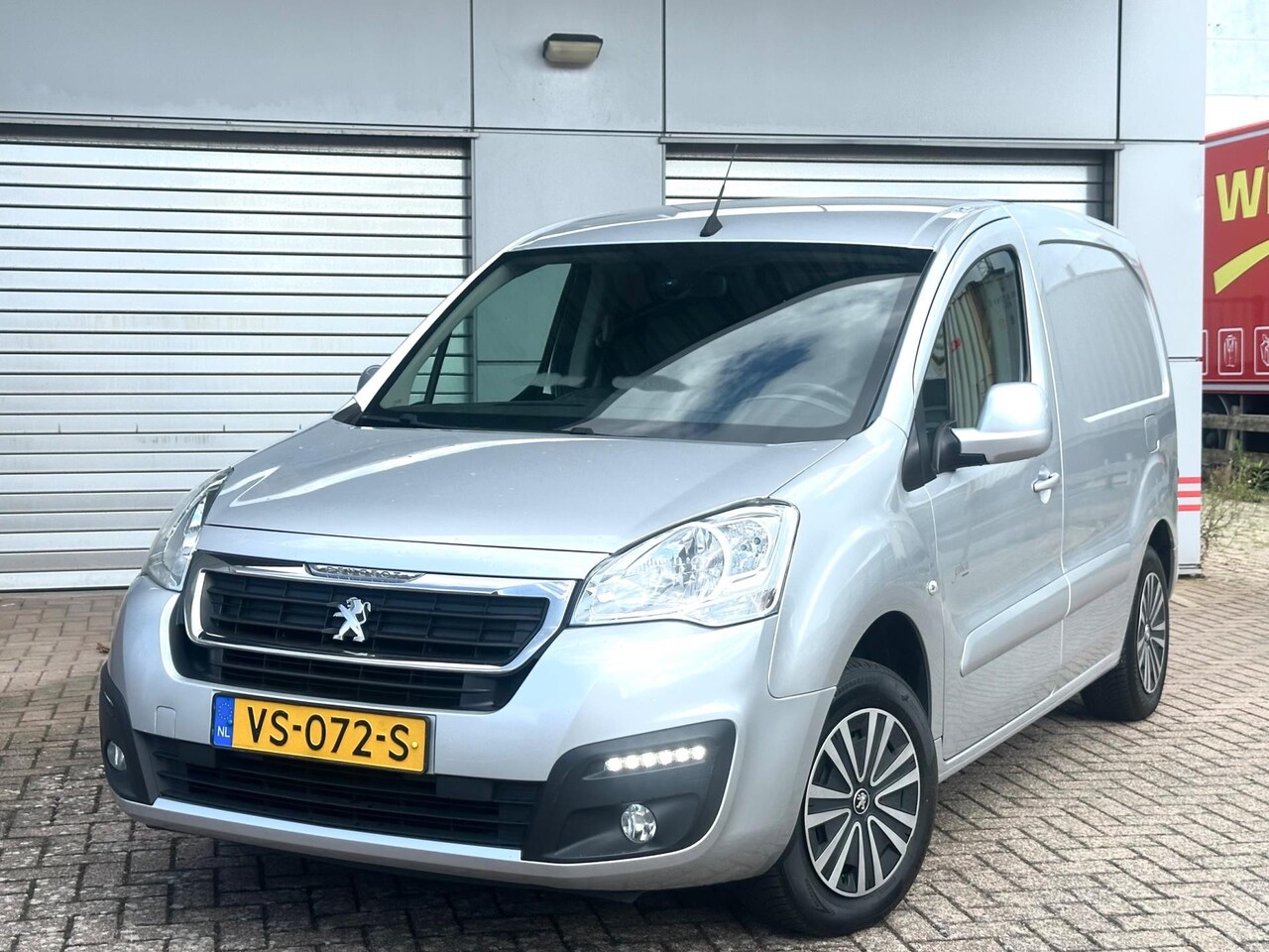 Peugeot Partner - 120 1.6 BlueHDi 100 L1 Première S&S Navi - AutoWereld.nl