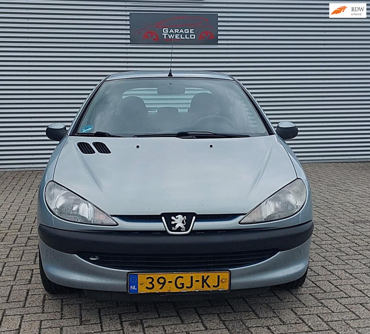 Peugeot 206 - 1.4 XT 1.4 XT nieuwe apk ,nieuwe banden - AutoWereld.nl