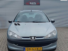 Peugeot 206 - 1.4 XT nieuwe apk , nieuwe banden