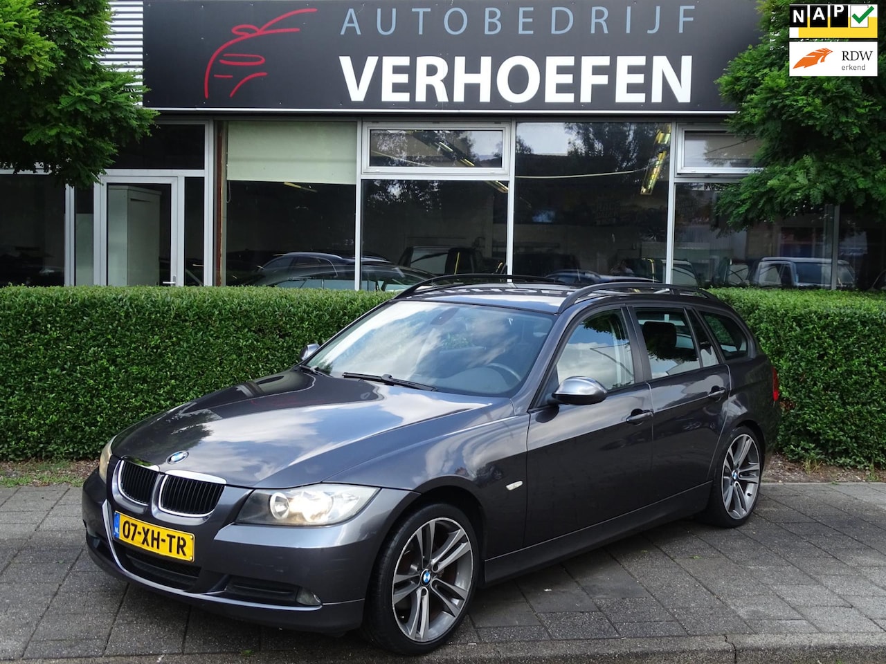 BMW 3-serie Touring - 318i High Executive - TREKHAAK - CLIMATE / CRUISE - AIRCO - MULTI STUUR - NAP KM - APK TOT - AutoWereld.nl