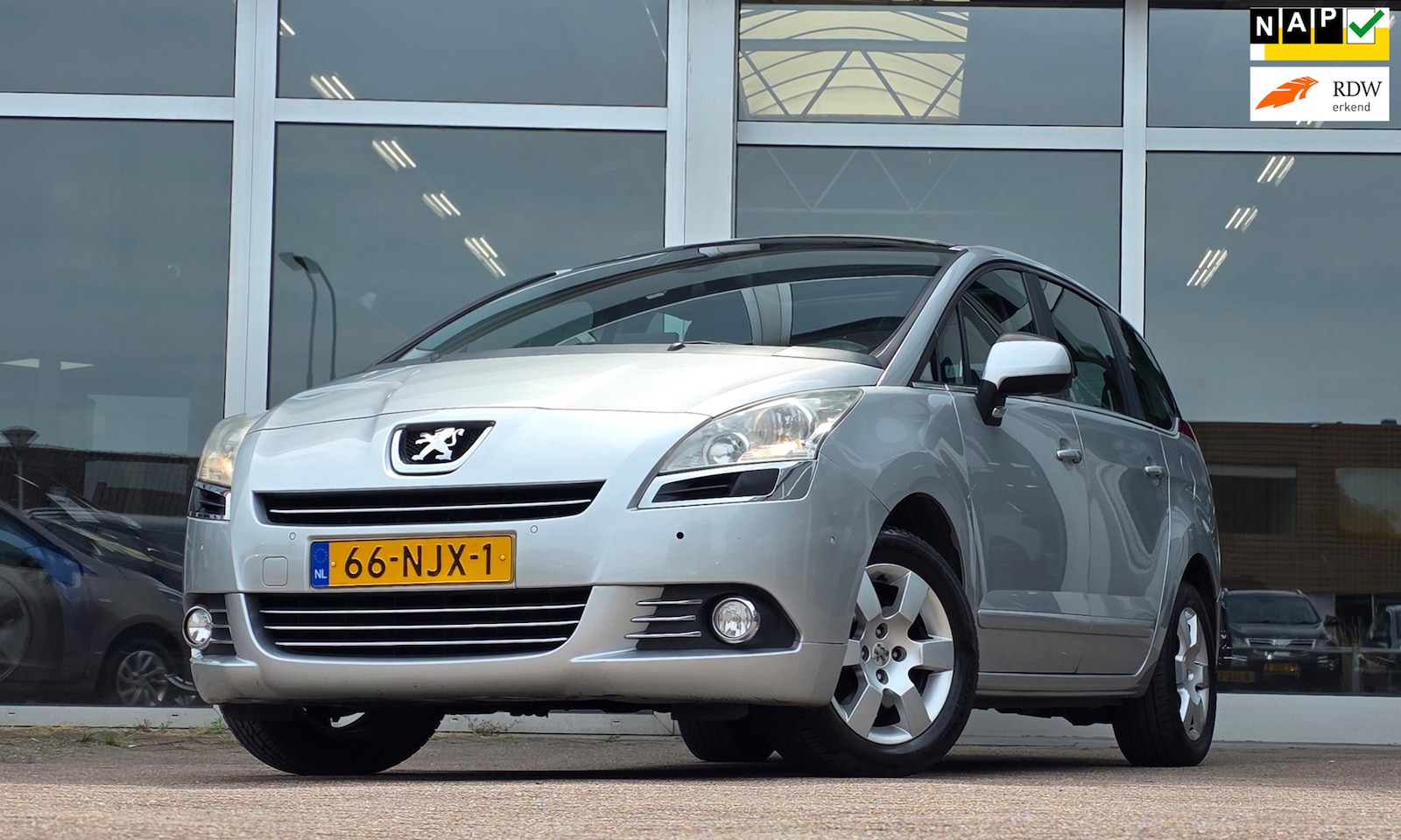Peugeot 5008 - 1.6 THP ST 7p. Ketting hoorbaar Panoramadak Trekhaak - AutoWereld.nl