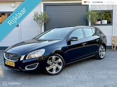 Volvo V60 - 180pk T4 AUTOMAAT|RIJKLAAR|LEER|THAAK|NAP|GARANTY
