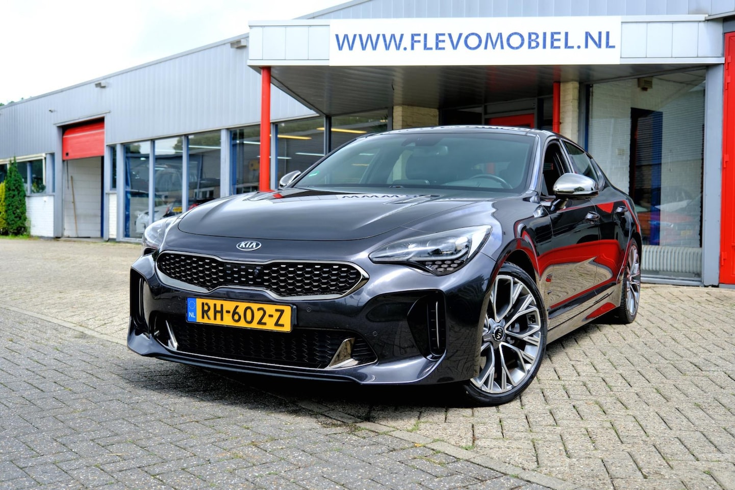 Kia Stinger - 2.0 T-GDI 256pk GT-Line Aut. Pano|Leder|360cam|LMV|Apple CarPlay - AutoWereld.nl