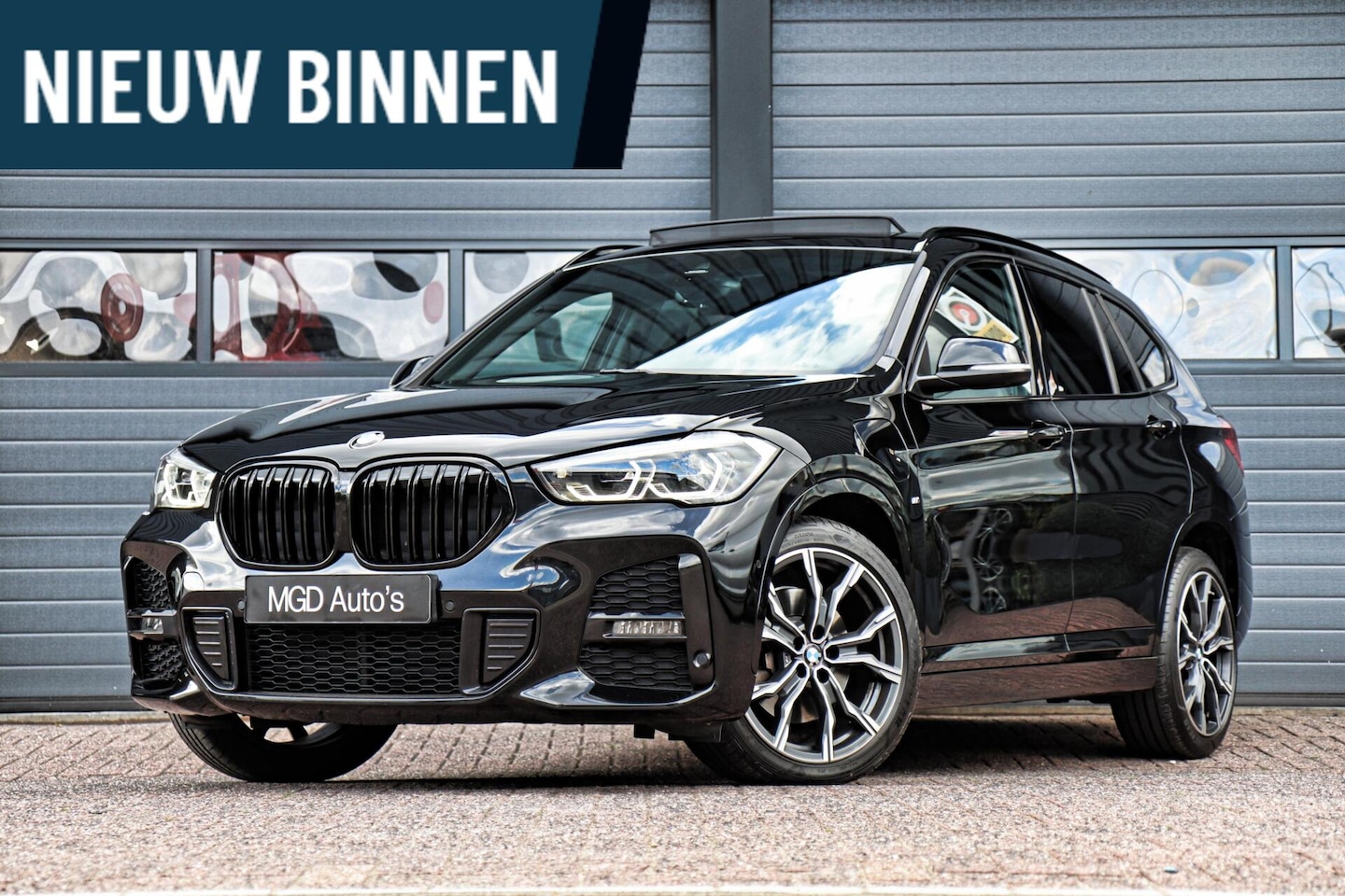 BMW X1 - xDrive25e M-Sport M-Pakket /LED/PANODAK/ACC/HUD/HARMAN-KARDON/CAMERA/KEYLESS! - AutoWereld.nl