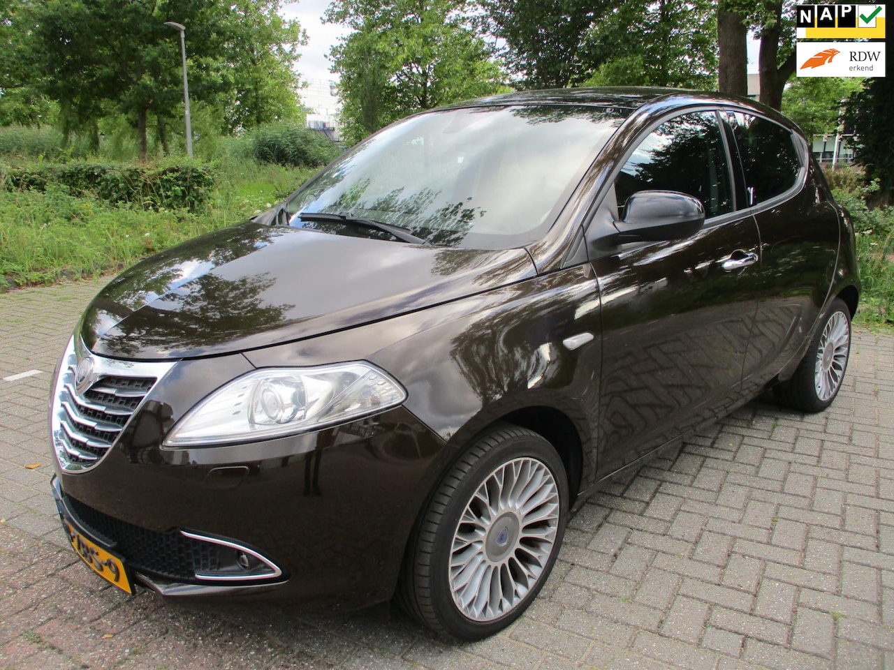 Lancia Y(psilon) - Ypsilon 0.9 TwinAir Platinum - AutoWereld.nl