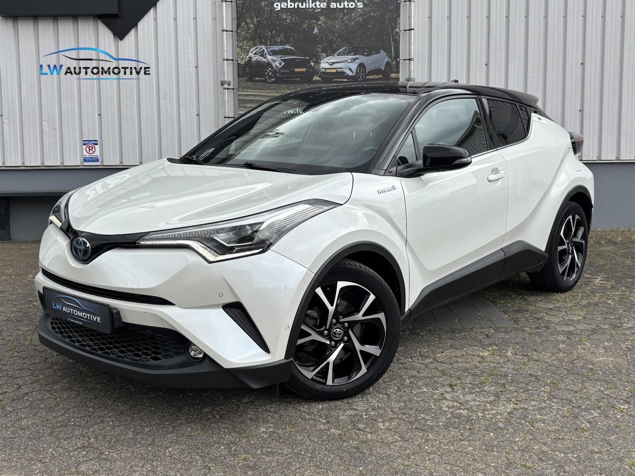 Toyota C-HR - 1.8 Hybrid Bi-Tone Plus | Full LED | JBL | Dodehoek | Stoel+stuurverw. - AutoWereld.nl