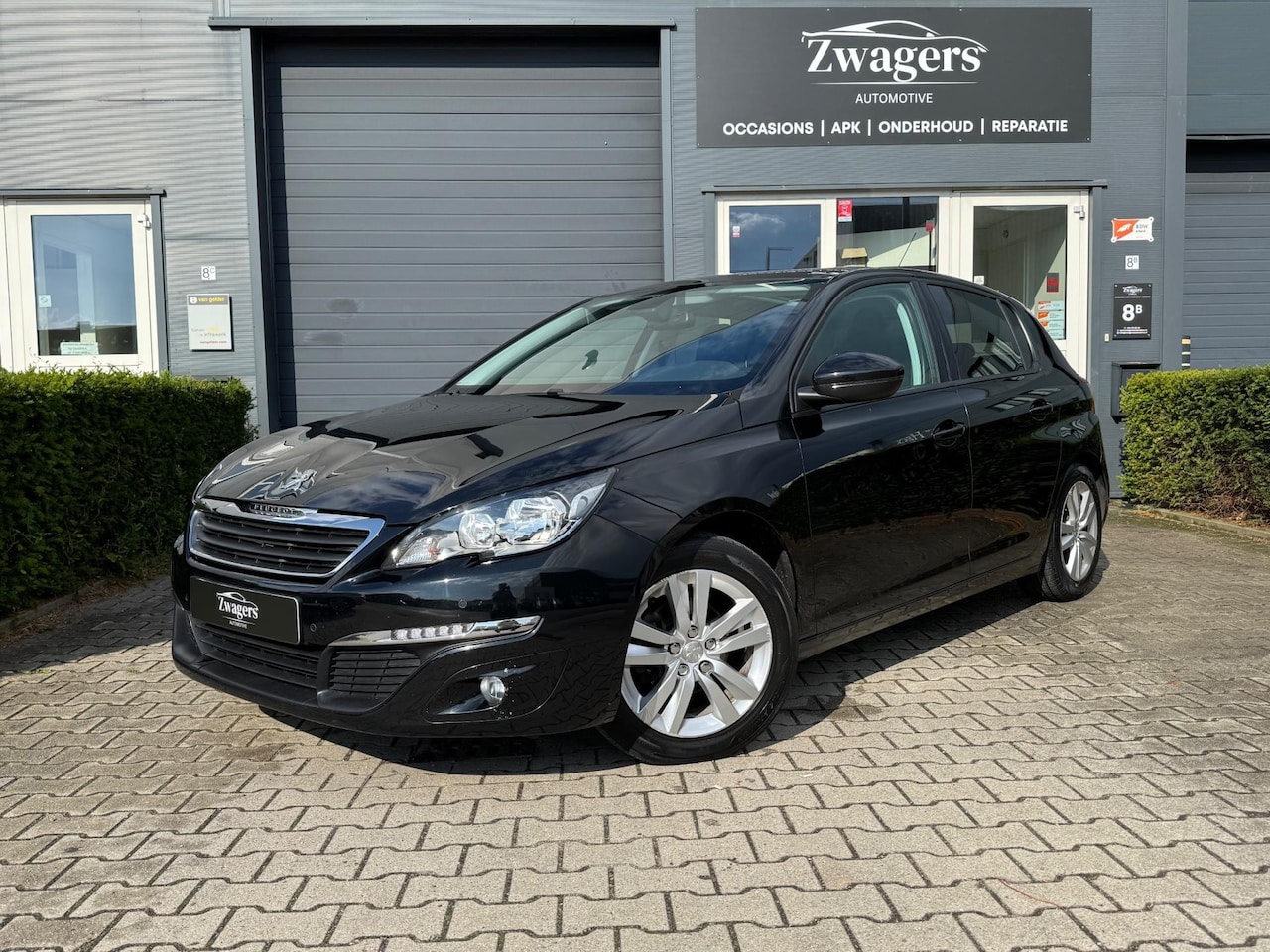 Peugeot 308 - 1.2 PureTech|Pano|Navi|Cruise|Trekhaak - AutoWereld.nl